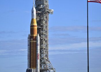 NASA delays moon mission to fix rocket, rules out March launch | Fortune