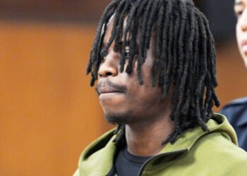 New York City cops actually arrested someone for getting in a snowball fight with them | Fortune