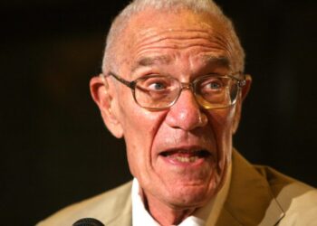 Thousands of CEOs just admitted AI had no impact on employment or productivity—and it has economists resurrecting a paradox from 40 years ago | Fortune Thousands of CEOs just admitted AI had no impact on employment or productivity—and it has economists resurrecting a paradox from 40 years ago | Fortune