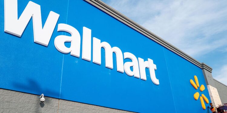 Walmart reports strong holiday growth, but earnings outlook falls short of estimates