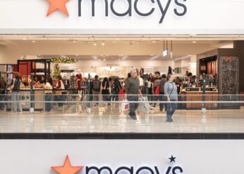 Macy’s just launched an AI-powered shopping assistant. Customers who use it spend nearly 400% more  | Fortune