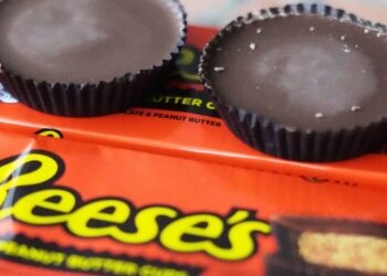 Hershey is moving back to the original recipe for Reese’s Peanut Butter Cups after the chocolate’s grandson blasted them last month | Fortune