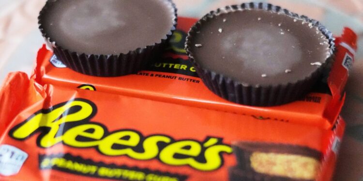 Hershey is moving back to the original recipe for Reese’s Peanut Butter Cups after the chocolate’s grandson blasted them last month | Fortune