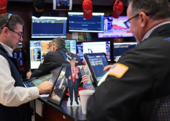 Oil climbs and stock futures drop as fuel shortages spread while Trump makes series of apocalyptic threats against Iran ahead of moving deadline | Fortune