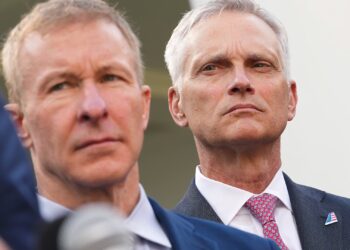 United Airlines CEO confirms he approached American Airlines about merger