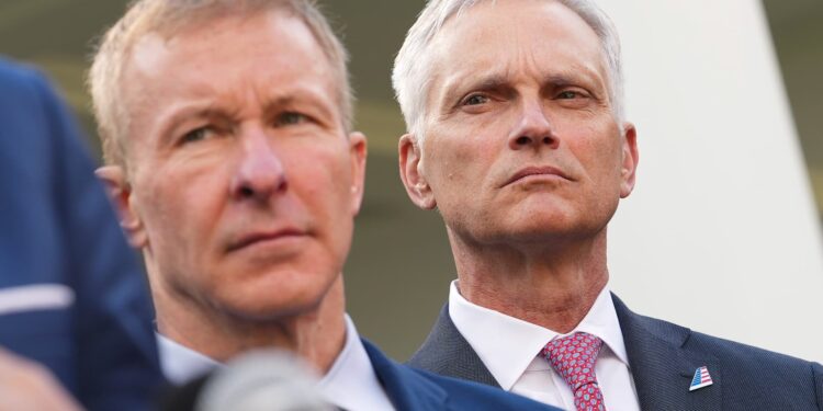 United Airlines CEO confirms he approached American Airlines about merger