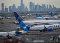 United Airlines hikes checked bag fee by as fuel prices continue to climb United Airlines hikes checked bag fee by as fuel prices continue to climb