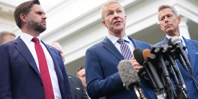 United CEO had been considering a merger last fall, months before bringing it up to the Trump administration United CEO had been considering a merger last fall, months before bringing it up to the Trump administration