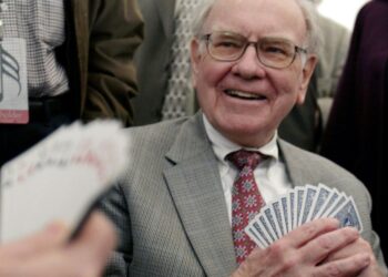 You should pick your credit card perks like Warren Buffett picks his stocks, TD Bank exec says | Fortune