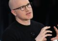 Coinbase’s Brian Armstrong replacing ‘pure managers’ with ‘player-coaches’ is another sign the org chart is changing in a big way | Fortune