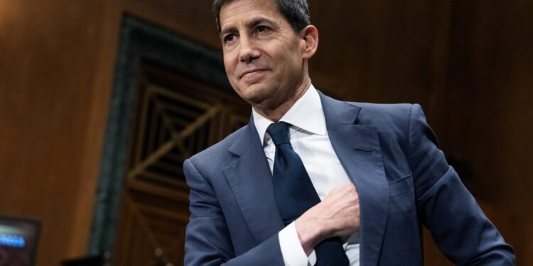 Kevin Warsh confirmed as Fed chair in party-line vote amid Elizabeth Warren’s ‘sock puppet’ criticism | Fortune