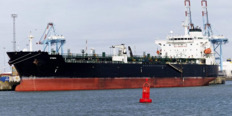 U.S. allows Russia oil sales waiver to expire despite tight market | Fortune U.S. allows Russia oil sales waiver to expire despite tight market | Fortune