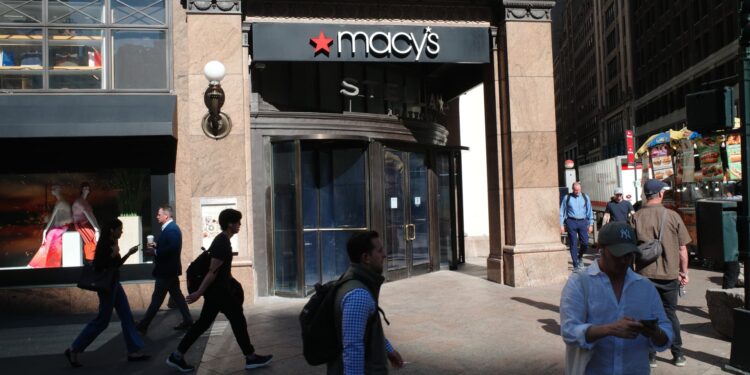 Macy’s posts strongest Q1 growth in four years, raises guidance despite consumer worries