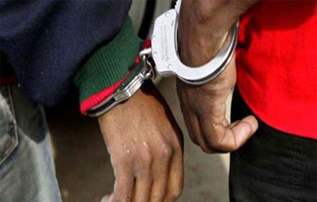 Two suspects arrested with Ice on PanamuraMiddeniya road Two suspects arrested with Ice on PanamuraMiddeniya road