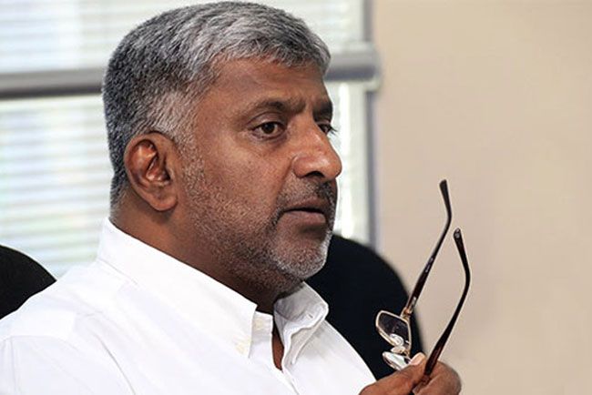 Former Minister Prasanna Ranatunga arrives at Bribery Comission