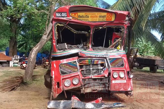21 injured as passenger bus crashes into house in Arachchikattuwa 21 injured as passenger bus crashes into house in Arachchikattuwa