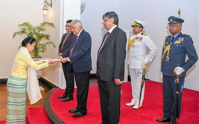 Five new envoys present credentials to the President