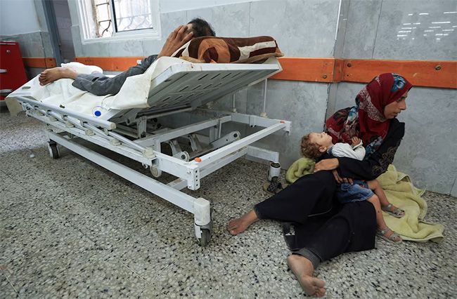 Israeli fire kills 60 in Gaza, many near aid site, medics say Israeli fire kills 60 in Gaza, many near aid site, medics say