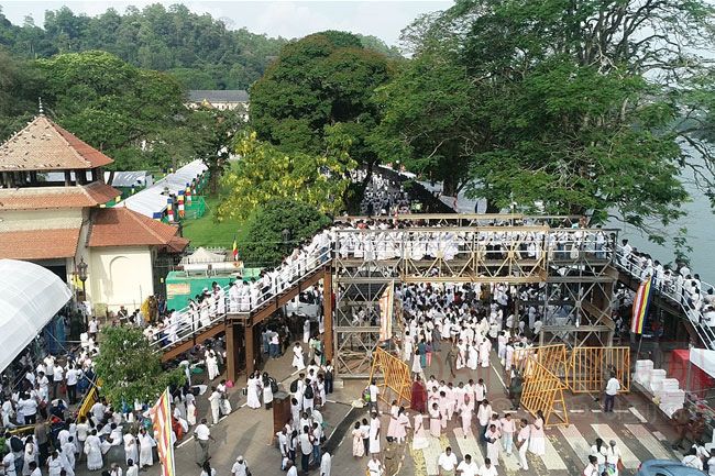 Clean Sri Lanka urges devotees to keep Dalada Maligawa premises waste-free