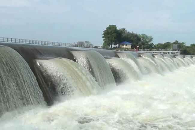 36 major reservoirs continue to spill  Irrigation Department