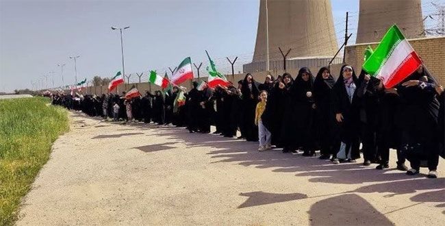 Iranians begin forming human chains around power plants ahead of Trumps deadline