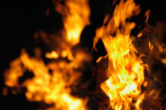 Fire breaks out in a building in Nittambuwa