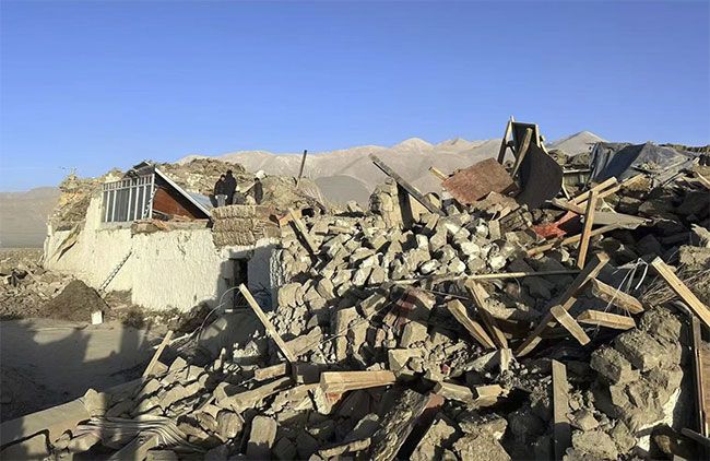 Strong earthquake kills at least 53 people in western China