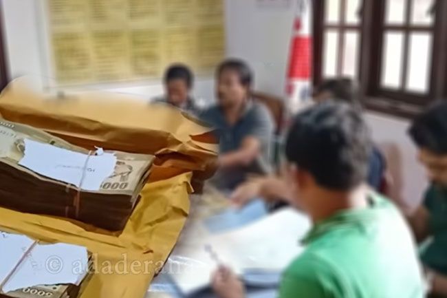 Grama Niladhari officers withdraw from disbursement of Rs. 5 million cyclone relief grant Grama Niladhari officers withdraw from disbursement of Rs. 5 million cyclone relief grant