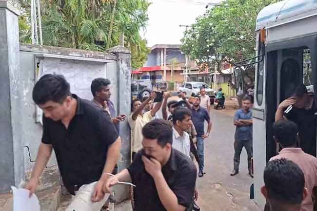 54 foreign nationals arrested in Hikkaduwa over suspected cybercrime activities 54 foreign nationals arrested in Hikkaduwa over suspected cybercrime activities