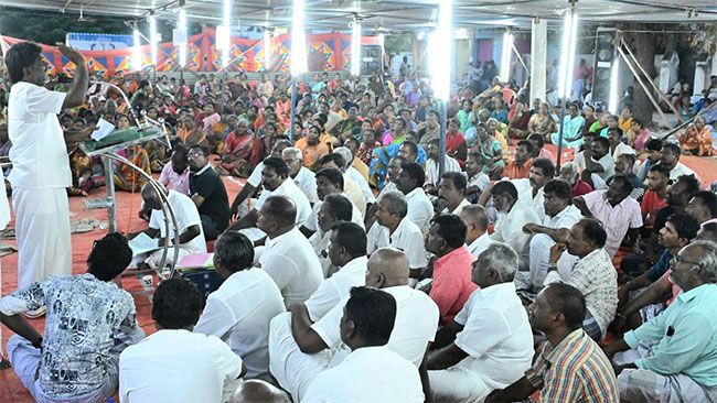 TN fishermen call off strike, thank CM for enhancing aid for owners of boats seized by SL Navy TN fishermen call off strike, thank CM for enhancing aid for owners of boats seized by SL Navy