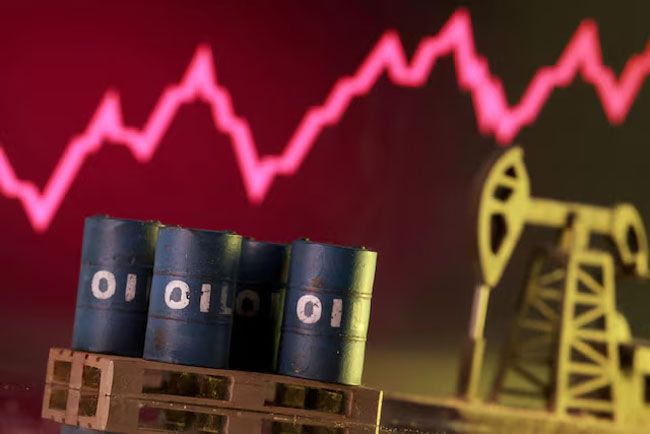 Irans assault on UAE oil hub, vessels in Hormuz lifts oil prices 6%