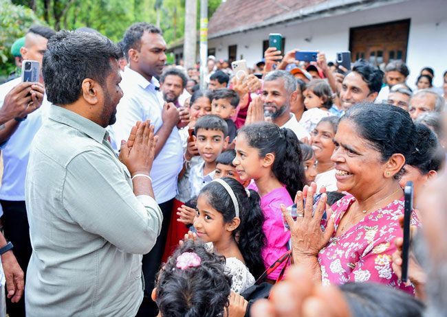 President reviews resettlement of AnkumburaGankotuwa landslide victims