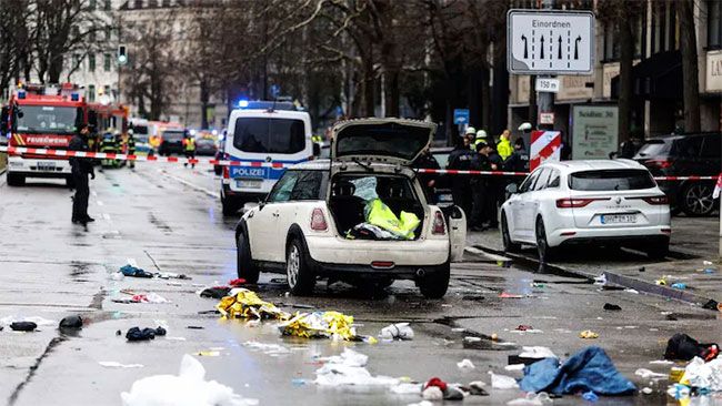 Driver plows into crowd in Munich, injuring at least 28 in suspected attack Driver plows into crowd in Munich, injuring at least 28 in suspected attack