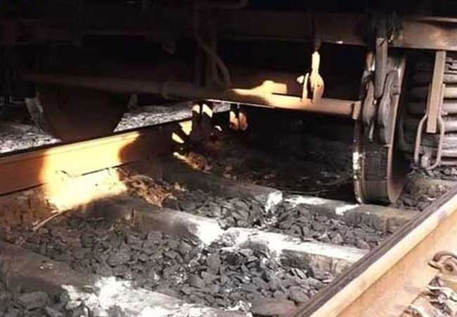 Train derailment disrupts services along the Main Line Train derailment disrupts services along the Main Line