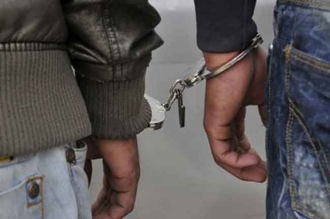 Two suspects arrested with foreign-made revolver and ammunition in Maradana Two suspects arrested with foreign-made revolver and ammunition in Maradana