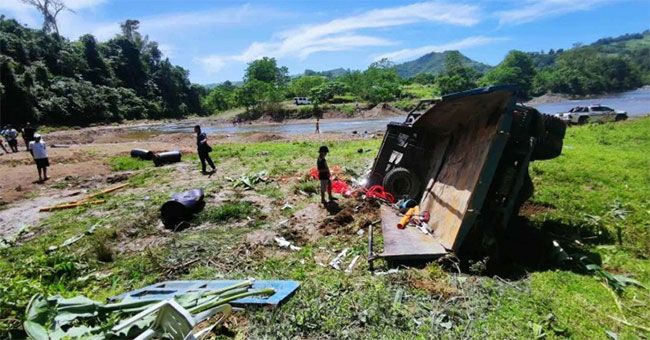 9 workers killed after truck falls into ravine in central Philippines 9 workers killed after truck falls into ravine in central Philippines