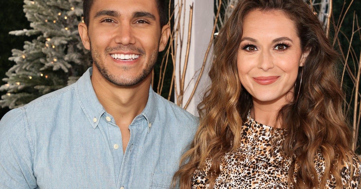 Actors Alexa and Carlos PenaVega announce stillbirth of daughter: