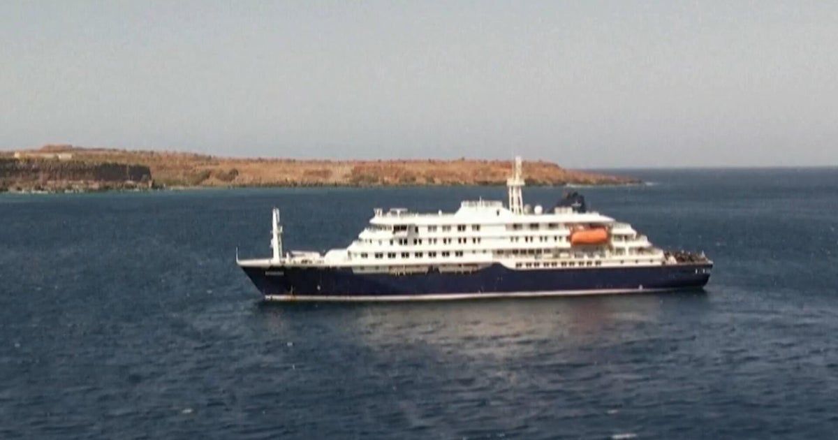 Passengers not allowed to leave suspected hantavirus-stricken cruise ship after docking off Africa