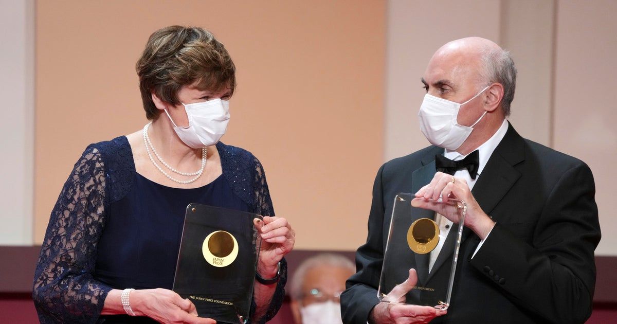 Nobel Prize in medicine goes to Drew Weissman of U.S., Hungarian Katalin Karikó for enabling COVID-19 vaccines