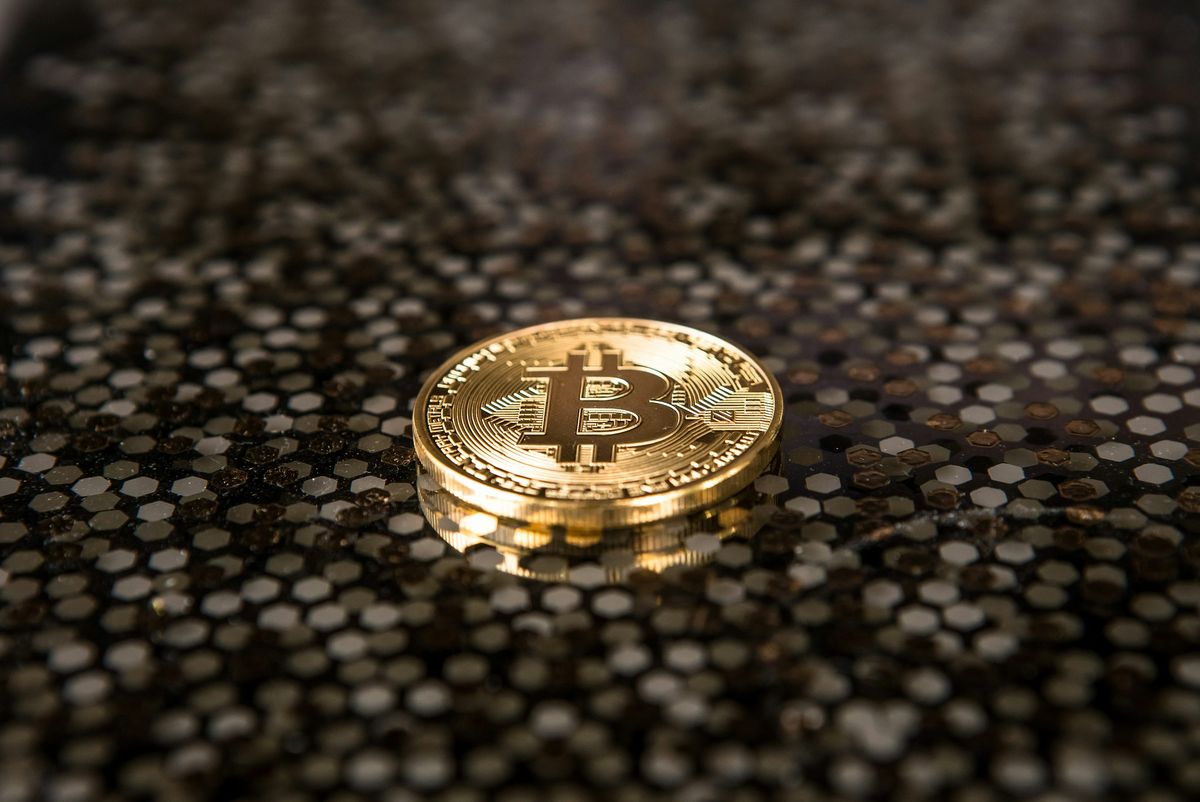 Bitcoin Is Mirroring Gold’s Rally: Analyst Says 0,000 BTC Target By Q3 2025