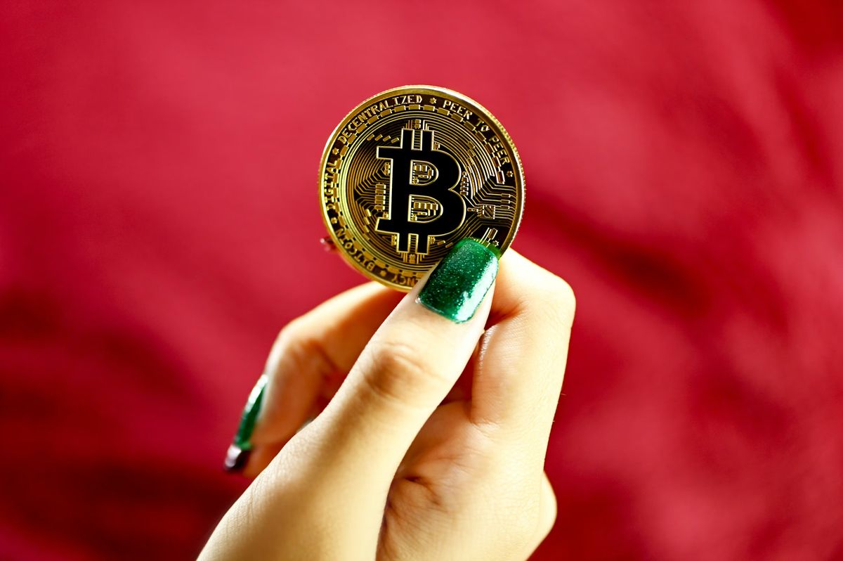 Bitcoin’s Civil War: Nervous Hands Are Selling While Diamond Hands Aren’t Flinching