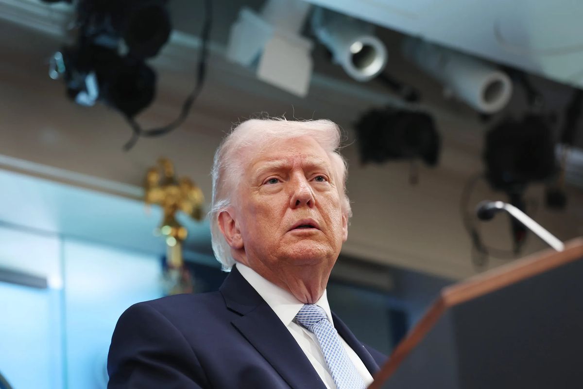 Trump Rejects Iran Deal — Bitcoin Reacts With Sharp Drop Below K