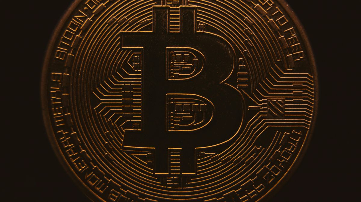 Bitcoin Tightens Grip On Crypto Market Amid 50% Altcoin Slump