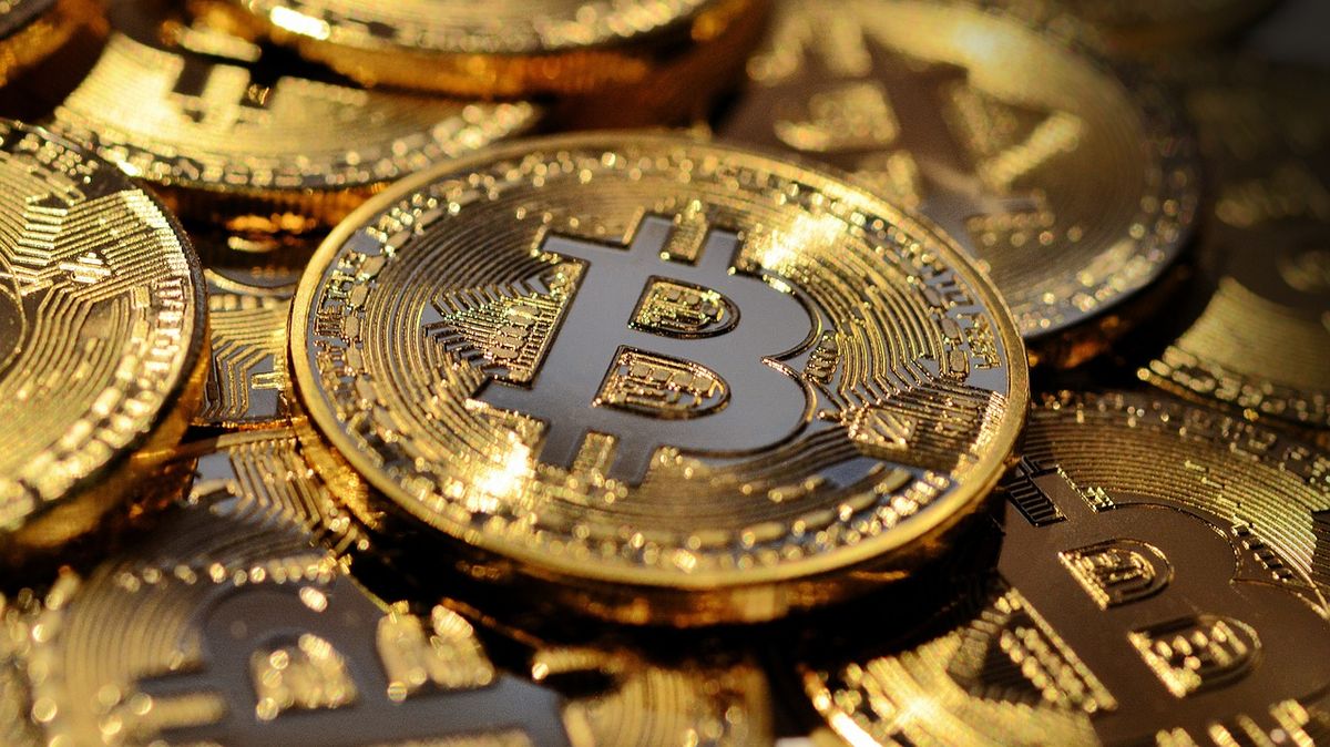 Battle Of Titans: Bitcoin Leads S&P 500, Michael Saylor Asserts Amid Disagreement Battle Of Titans: Bitcoin Leads S&P 500, Michael Saylor Asserts Amid Disagreement