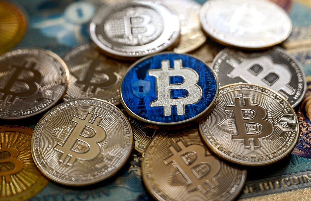 Bitcoin Holders Pull Coins Off Exchanges, Data Points To Steady Buying 3 7edeb711 a 442d2c