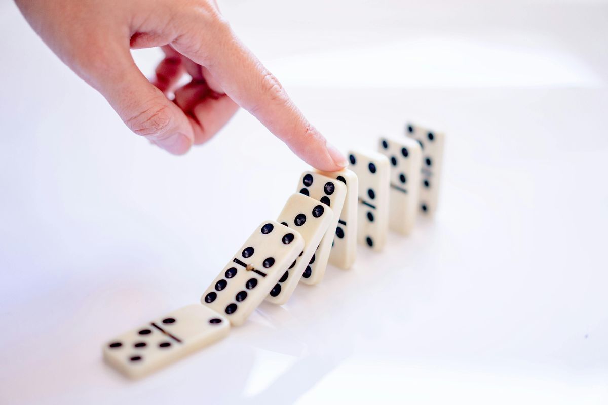 Domino-Effect Sell-Off: Analysts Reveal The Spark Behind Bitcoin’s Flash Crash Domino-Effect Sell-Off: Analysts Reveal The Spark Behind Bitcoin’s Flash Crash