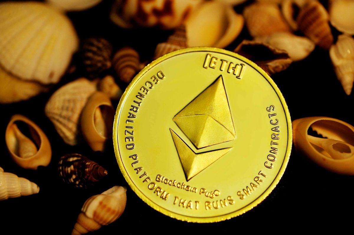 Ethereum At A Crossroads: Price Testing The Lower Boundary Of A Key Chart Pattern | Bitcoinist.com