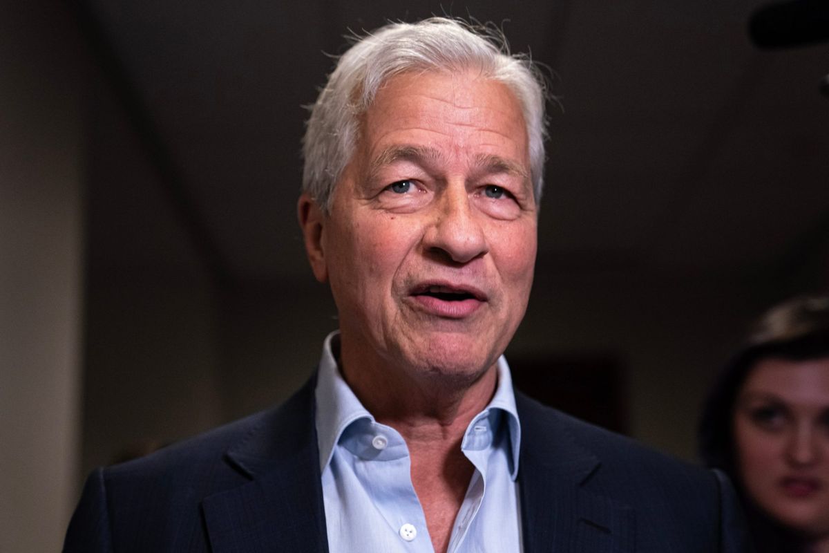 After Jeff Bezos unloaded $4 billion in Amazon stock, JPMorgan's Jamie Dimon sold $150 million in shares—a first for the banking chief 1 12c2acbf GettyImages 1258486057 e1708732281286