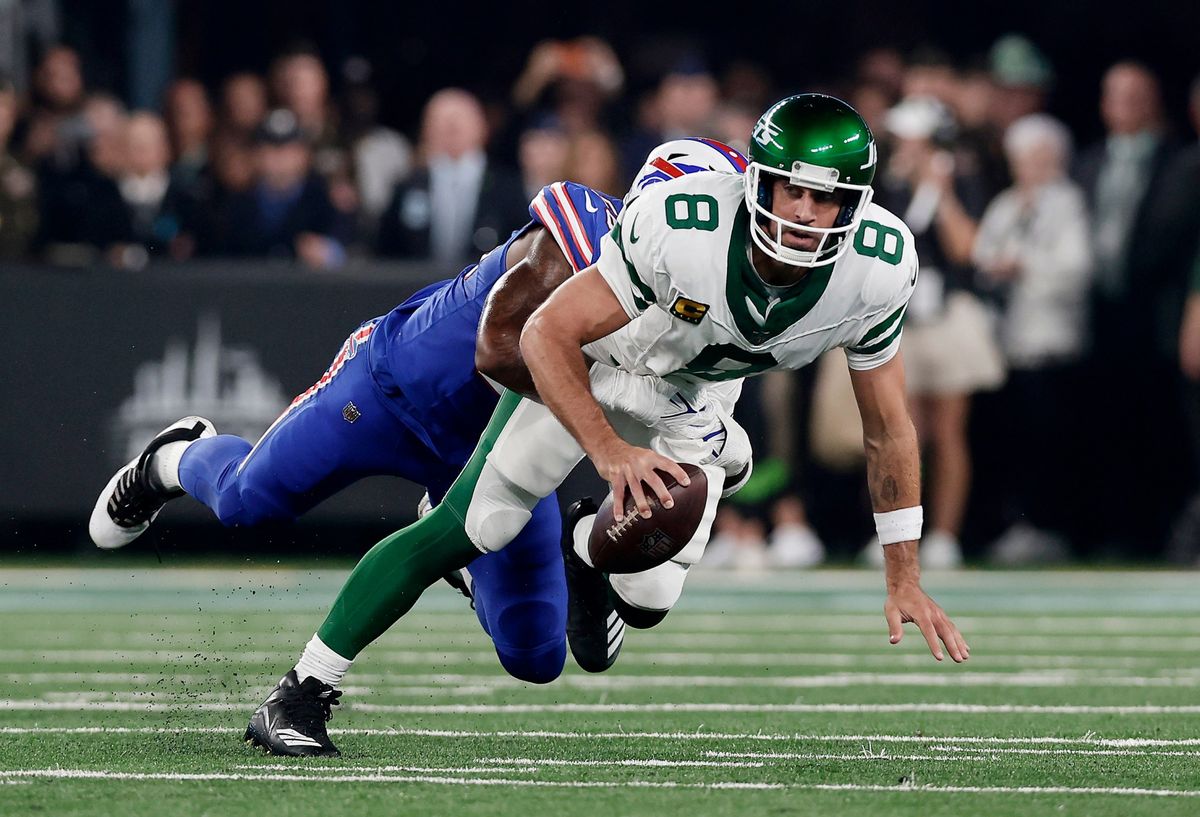Aaron Rodgers' season—and career—might be over because of an injury on artificial turf. A sports injury expert breaks down why grass could have been safer 1 159ef33c GettyImages 1689810103
