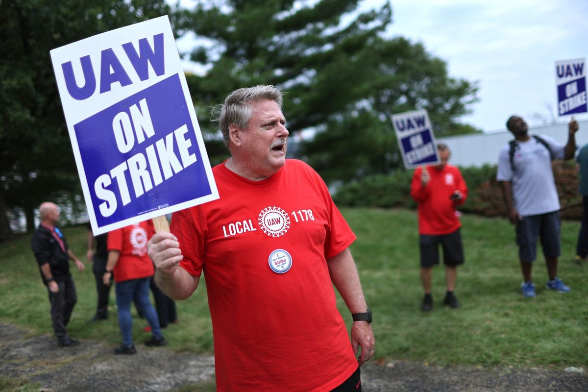 6 critical things to know about the autoworkers strike that threatens to reshape the economy, politics, and labor's future 1 1a9a864d GettyImages 1695907001 e1695427234323